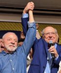 Lula é reeleito Presidente e Alckmin vice-presidente  com 64.256.232 votos; 51,79% dos votos válidos