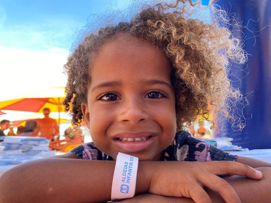 Aldeias Infantis pulseirinha criança