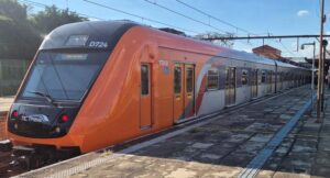 Trem da linha Rubi em mão inglesa